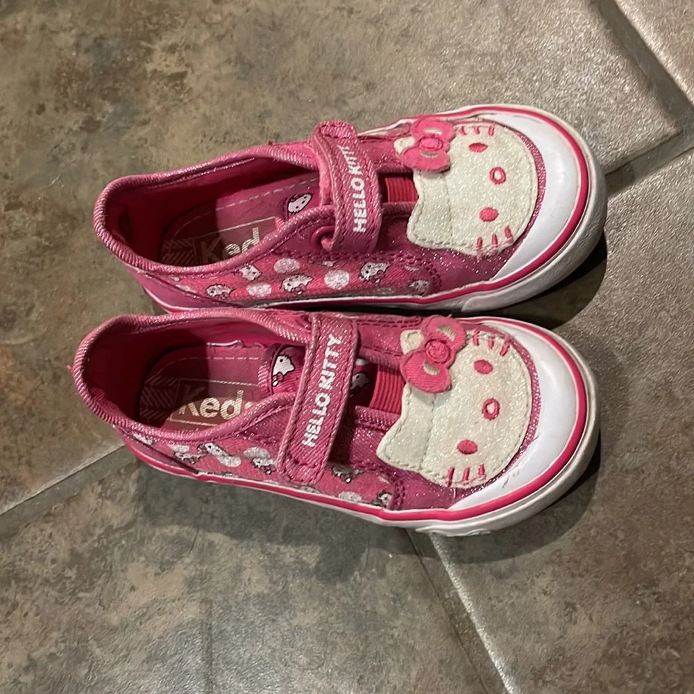 5 for $25🎈Hello kitty keds